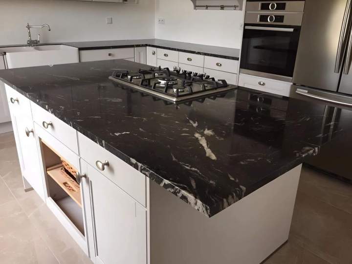 Décoration intérieure en marbre et quartz