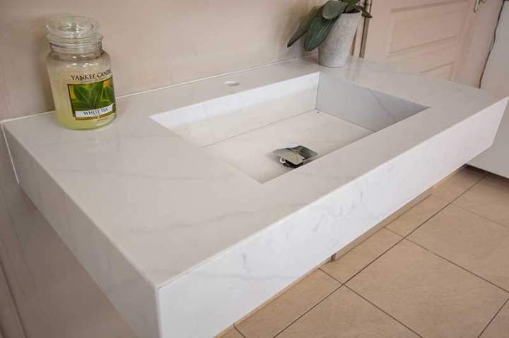 Vasque marbre Lacroix-Saint-Ouen