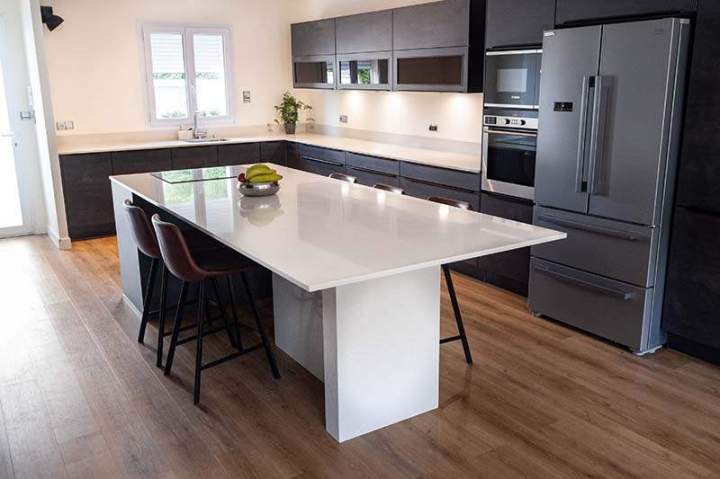 Table en  marbre Lacroix-Saint-Ouen