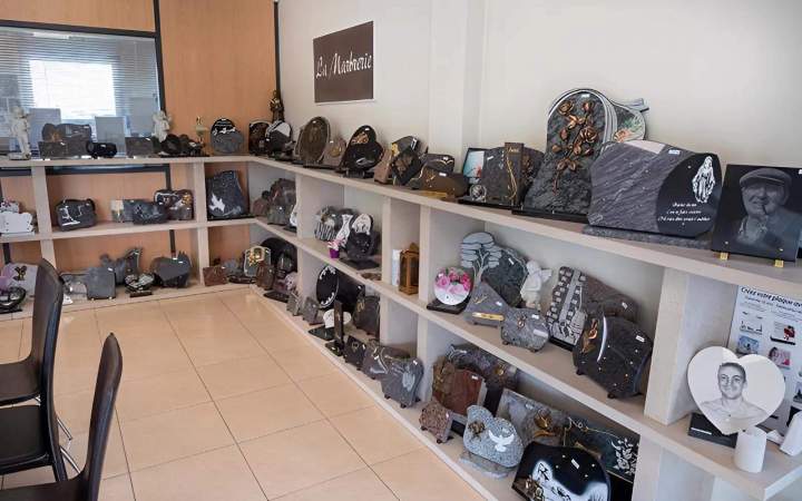 Monuments funéraires en marbre Lacroix-Saint-Ouen